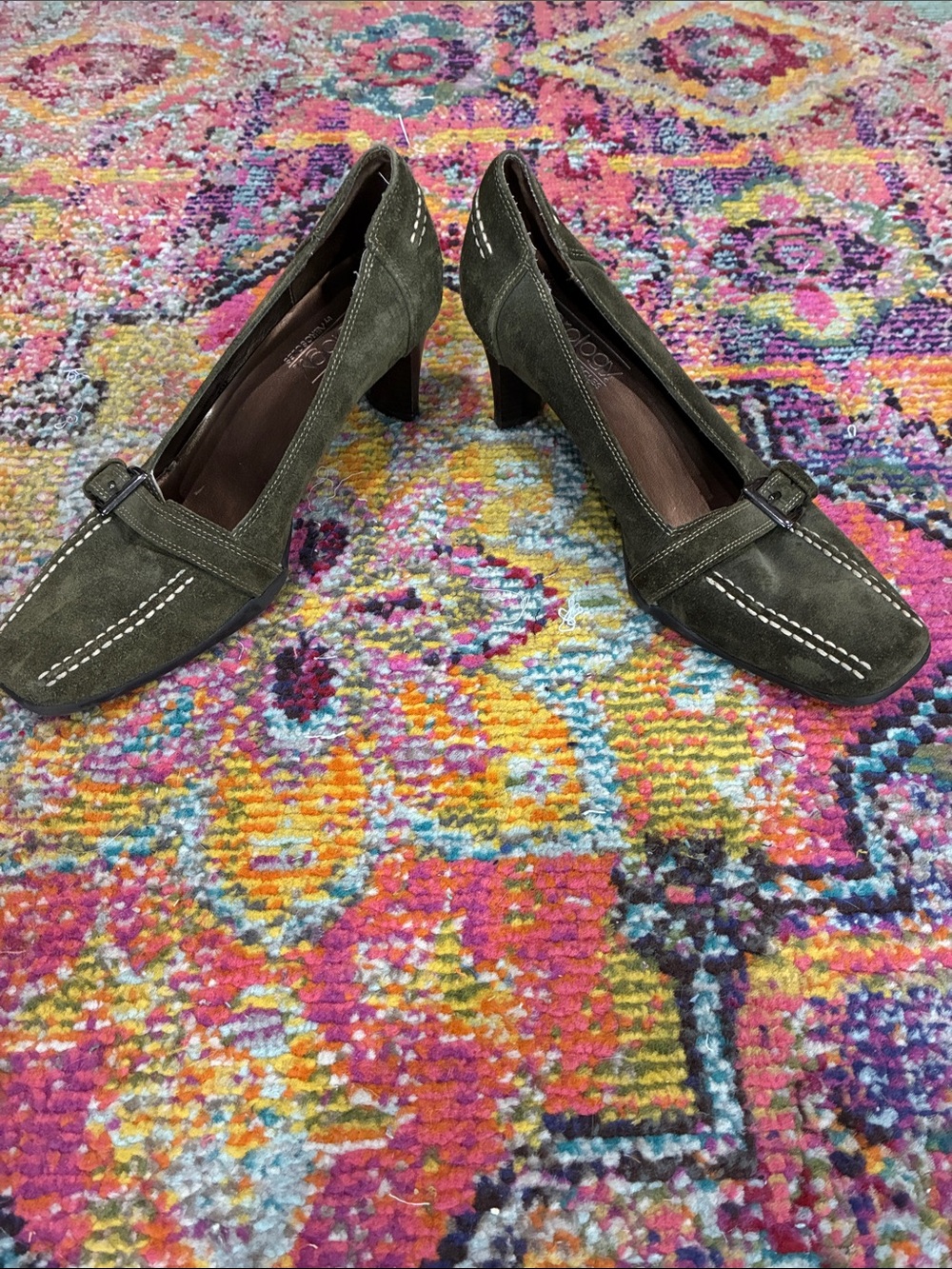 AEROSOLES Olive Suede Buckle Mid-Heel Loafers